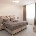 3 De Lux Апартаменти Бухарест